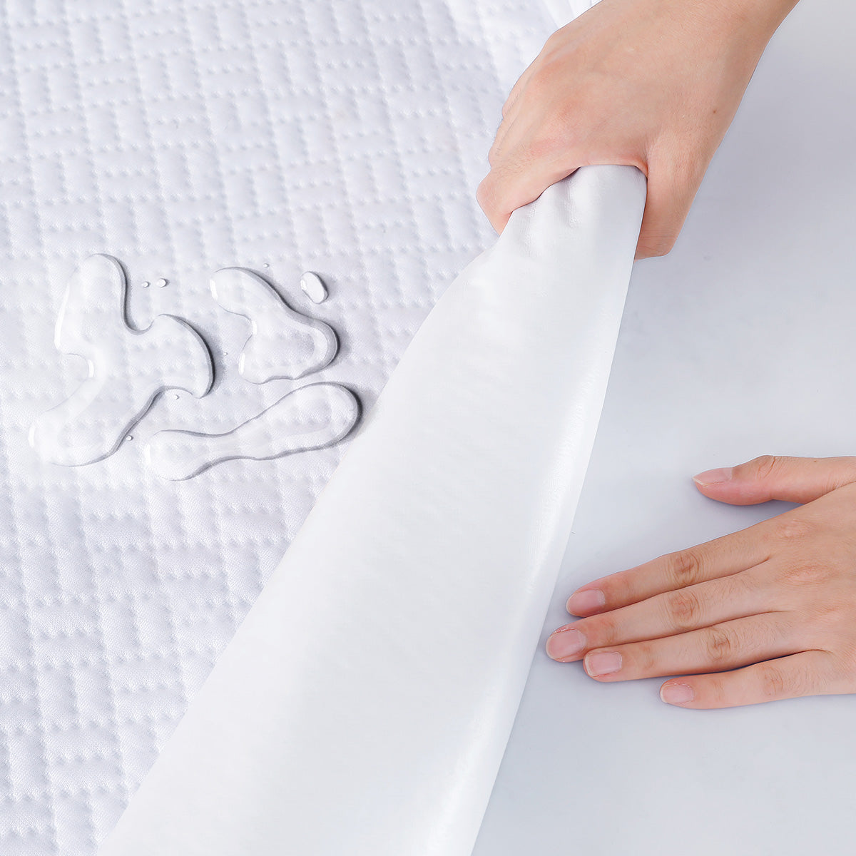 How the IHanherry waterproof mattress protector against the liquid