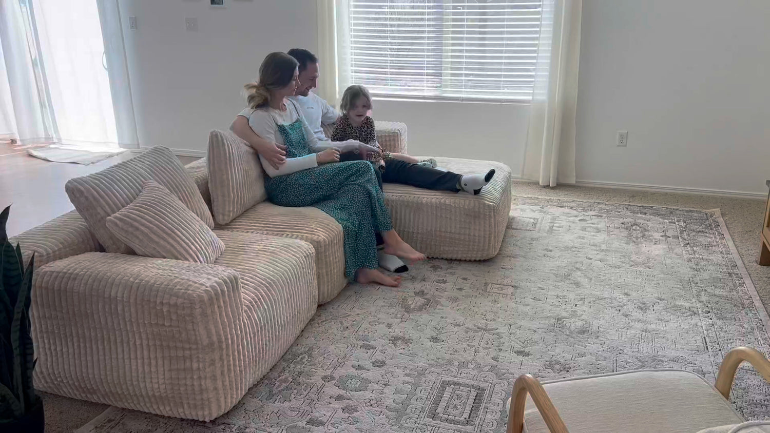 Load video: Honest Review of the IHanherry Comfy Modular Sofa with Chaise